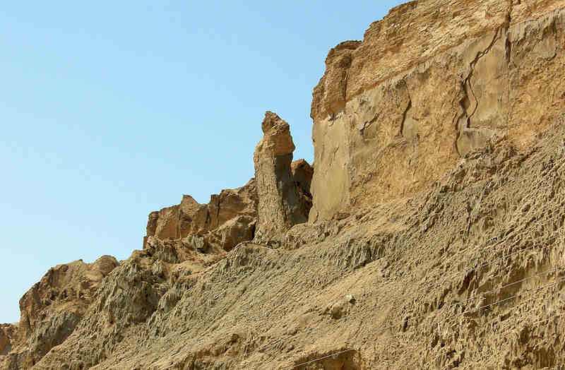 Pilier de sel dit 'Femme de Lot' sur le mont Sodome (photo by Mark A. Wilson, Public Domain)